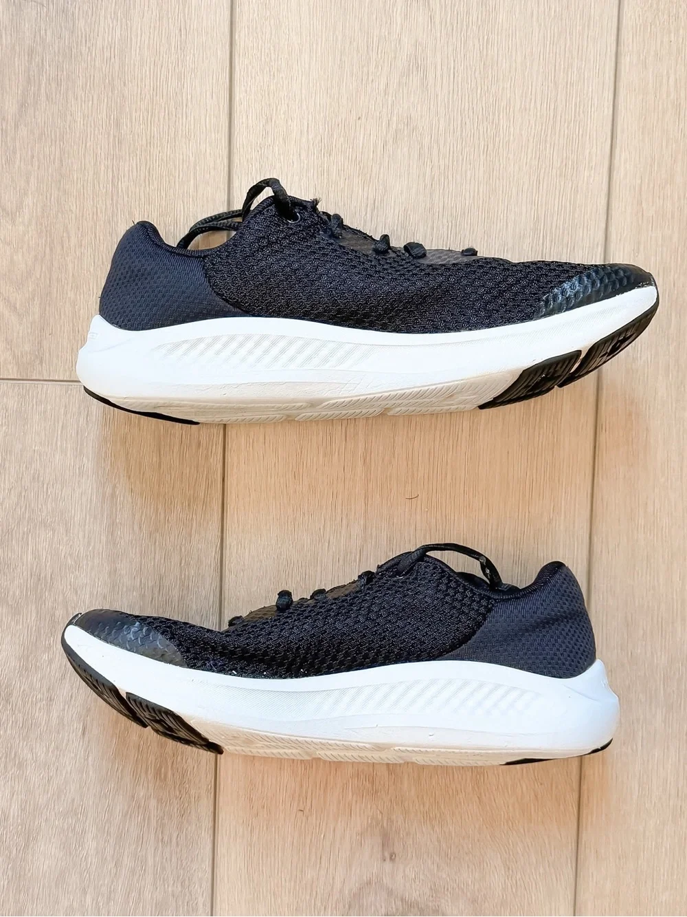 UNDER ARMOUR BOYS RUNNING SHOE BUNDLE SIZE 5.5 SCRAMJET 5 CHARGED PURSUIT 3
